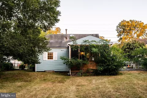 Exterior - 304 Manassas Dr, Manassas Park, VA 20111 photo 10 of 11