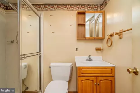 Bath - 304 Manassas Dr, Manassas Park, VA 20111 photo 1 of 2