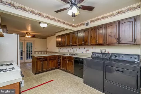 Kitchen - 304 Manassas Dr, Manassas Park, VA 20111 photo 1 of 3