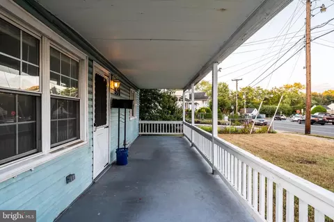 Exterior - 304 Manassas Dr, Manassas Park, VA 20111 photo 3 of 11