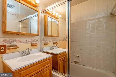 Bath - 304 Manassas Dr, Manassas Park, VA 20111 photo 2 of 2