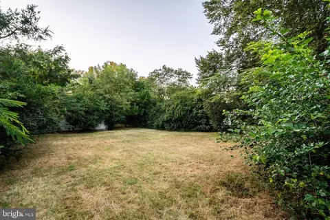 Exterior - 304 Manassas Dr, Manassas Park, VA 20111 photo 7 of 11