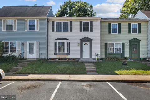 8529 Englewood Ct, Manassas Park, VA 20111