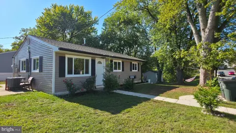 185 Cabbel Dr, Manassas Park, VA 20111