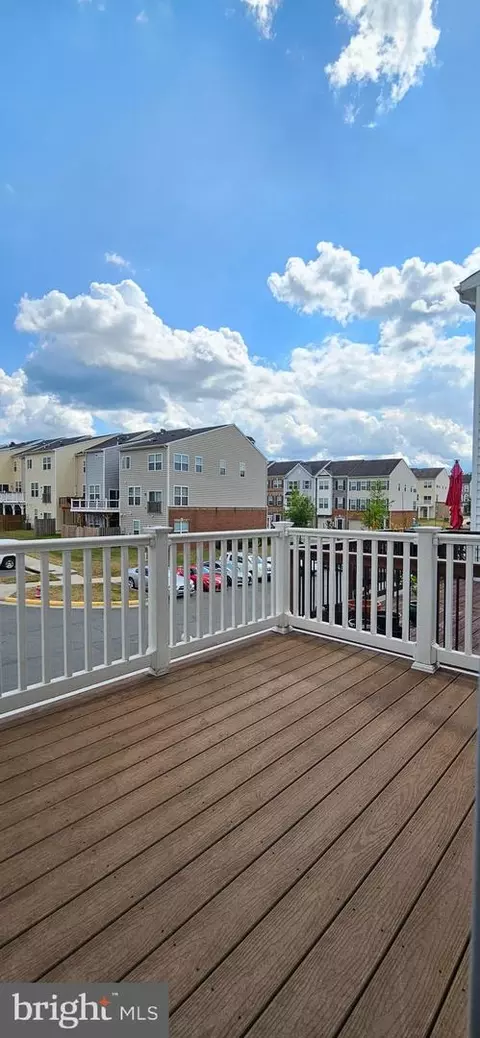 Exterior - 9010 Belo Gate Dr, Manassas Park, VA 20111 photo 2 of 2