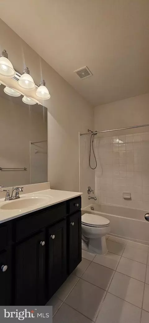 Bath - 9010 Belo Gate Dr, Manassas Park, VA 20111 photo 2 of 2
