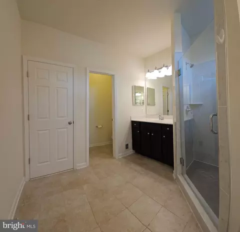 Entry Way - 9010 Belo Gate Dr, Manassas Park, VA 20111 photo 11 of 13