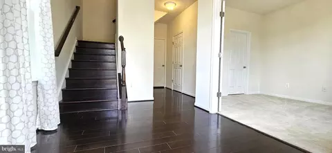 Entry Way - 9010 Belo Gate Dr, Manassas Park, VA 20111 photo 5 of 13