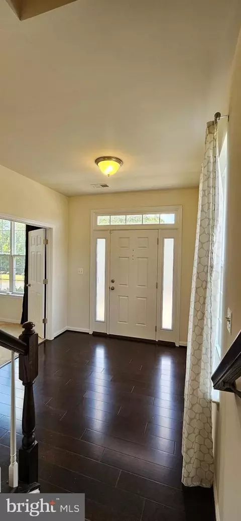 Entry Way - 9010 Belo Gate Dr, Manassas Park, VA 20111 photo 2 of 13