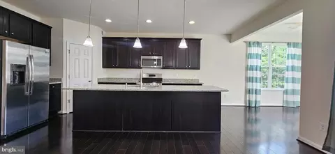 Entry Way - 9010 Belo Gate Dr, Manassas Park, VA 20111 photo 6 of 13
