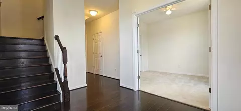 Entry Way - 9010 Belo Gate Dr, Manassas Park, VA 20111 photo 3 of 13