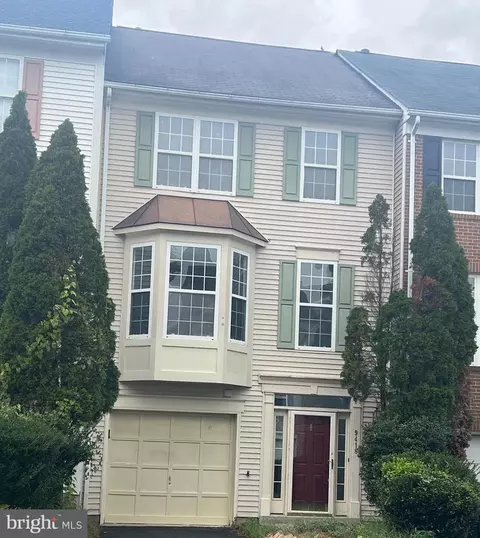 9418 Black Hawk Ct, Manassas Park, VA 20111