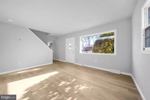 Living - 122 Holden Dr, Manassas Park, VA 20111 photo 2 of 2