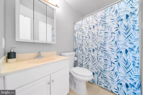Bath - 122 Holden Dr, Manassas Park, VA 20111 photo 1 of 1