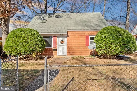 122 Holden Dr, Manassas Park, VA 20111