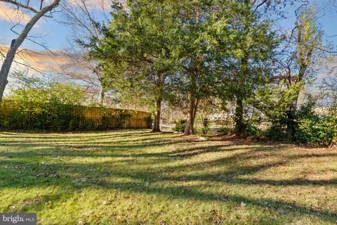 Exterior - 122 Holden Dr, Manassas Park, VA 20111 photo 2 of 5