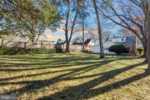 Exterior - 122 Holden Dr, Manassas Park, VA 20111 photo 4 of 5