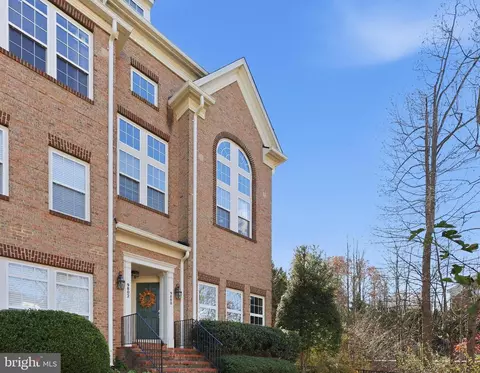 9800 Pickens Pl, Manassas Park, VA 20111