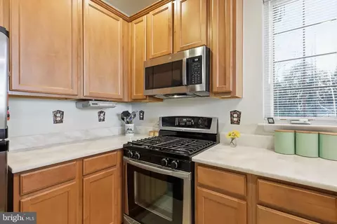 Kitchen - 9800 Pickens Pl, Manassas Park, VA 20111 photo 3 of 4