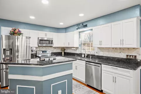 Kitchen - 9302 Nancy St, Manassas Park, VA 20111 photo 3 of 6