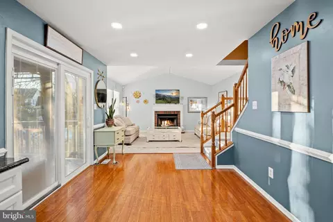 Entry Way - 9302 Nancy St, Manassas Park, VA 20111 photo 3 of 5