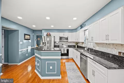 Kitchen - 9302 Nancy St, Manassas Park, VA 20111 photo 5 of 6