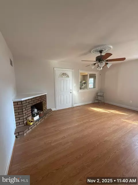 Living - 163 Scott Dr, Manassas Park, VA 20111 photo 2 of 5