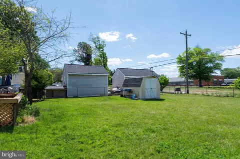 Exterior - 163 Scott Dr, Manassas Park, VA 20111 photo 4 of 5