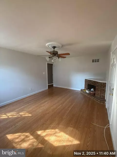 Living - 163 Scott Dr, Manassas Park, VA 20111 photo 5 of 5