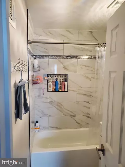 Bath - 232 Cabbel Dr, Manassas Park, VA 20111 photo 1 of 1