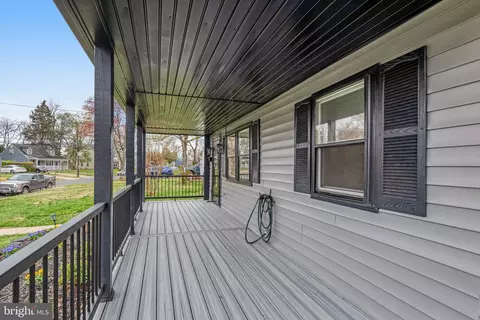 Exterior - 122 Scott Dr, Manassas Park, VA 20111 photo 4 of 11