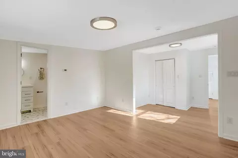 Living - 122 Scott Dr, Manassas Park, VA 20111 photo 5 of 6