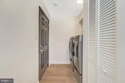 Entry Way - 122 Scott Dr, Manassas Park, VA 20111 photo 4 of 7