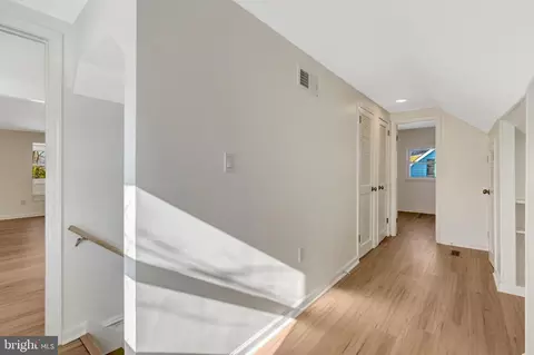 Entry Way - 122 Scott Dr, Manassas Park, VA 20111 photo 6 of 7