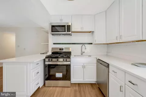 Kitchen - 122 Scott Dr, Manassas Park, VA 20111 photo 1 of 2
