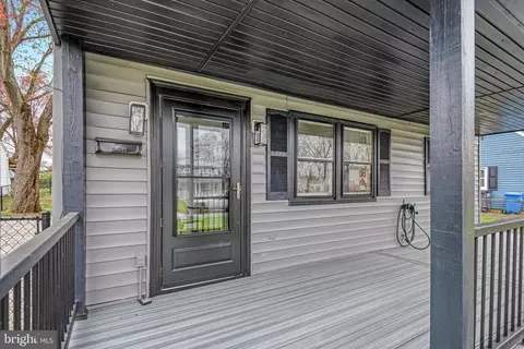 Exterior - 122 Scott Dr, Manassas Park, VA 20111 photo 6 of 11