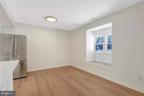 Living - 122 Scott Dr, Manassas Park, VA 20111 photo 2 of 6