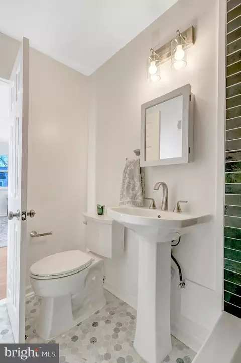 Bath - 122 Scott Dr, Manassas Park, VA 20111 photo 6 of 8