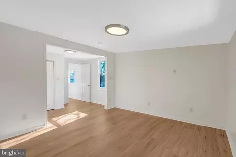 Living - 122 Scott Dr, Manassas Park, VA 20111 photo 3 of 6