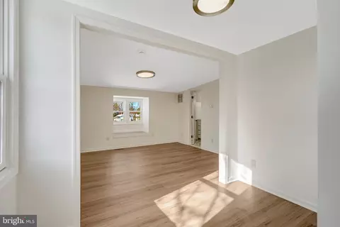 Living - 122 Scott Dr, Manassas Park, VA 20111 photo 4 of 6