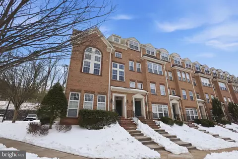 9826 Pickens Pl, Manassas Park, VA 20111