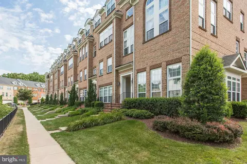 Exterior - 9826 Pickens Pl, Manassas Park, VA 20111 photo 6 of 9
