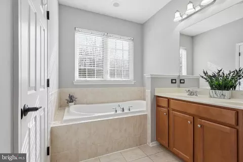 Entry Way - 9826 Pickens Pl, Manassas Park, VA 20111 photo 4 of 4