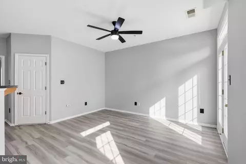 Living - 9826 Pickens Pl, Manassas Park, VA 20111 photo 5 of 6