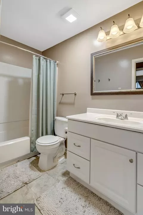 Bath - 8667 Madera Ct, Manassas Park, VA 20111 photo 3 of 3
