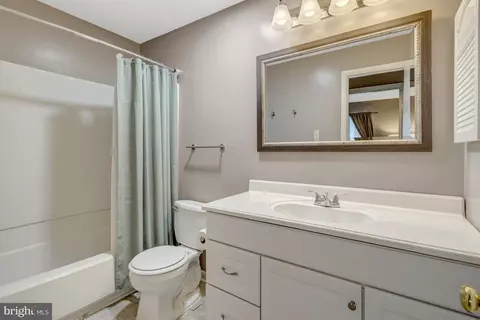 Bath - 8667 Madera Ct, Manassas Park, VA 20111 photo 2 of 3