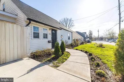 Entry Way - 115 Travis St, Manassas, VA 20111 photo 1 of 13
