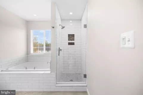 Bath - 9219 Stephanie St, Manassas Park, VA 20111 photo 5 of 11