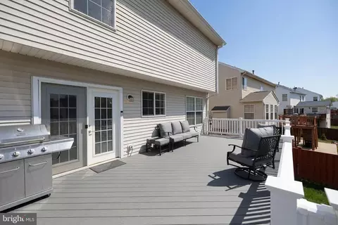 Exterior - 9219 Stephanie St, Manassas Park, VA 20111 photo 4 of 15