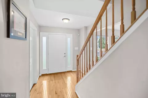 Entry Way - 9219 Stephanie St, Manassas Park, VA 20111 photo 2 of 8